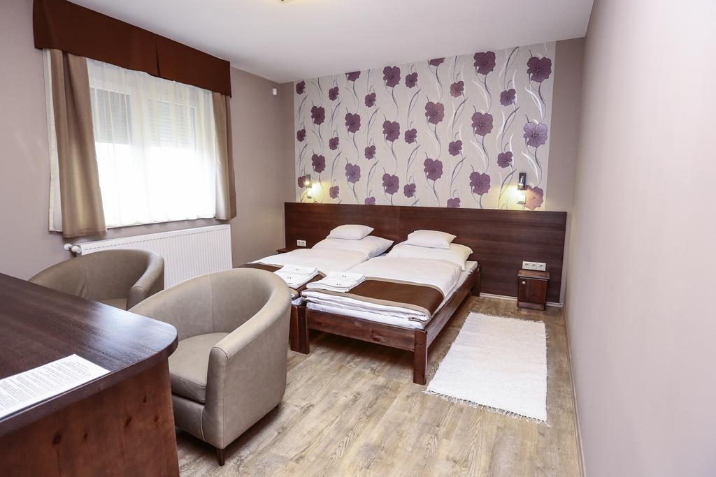 Granatalma Vendeghaz Hotel Fehervarcsurgo ห้อง รูปภาพ